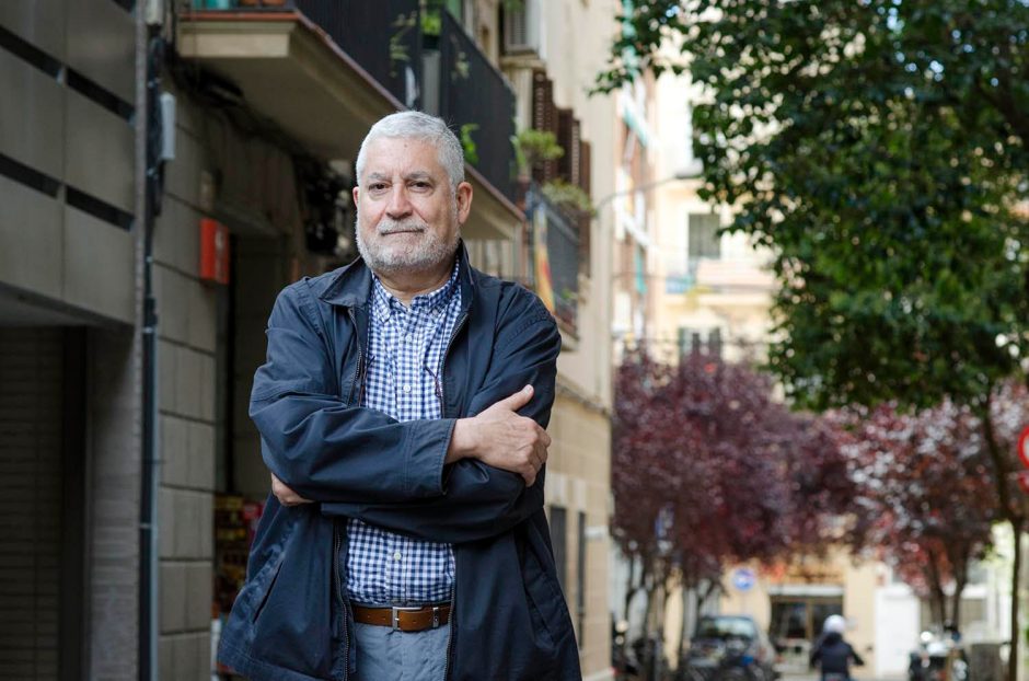 Gustau Muñoz, director de l'Espill, al barri de Gràcia de Barcelona. Fotografia de Carles Domènec.